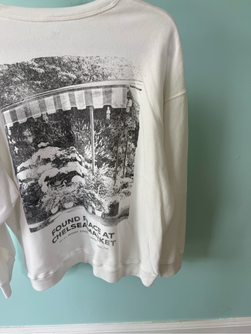 Hollister Found Peace At Chelsea Market Oversized Sweatshirt Size XL Rare - Picture 9 of 9